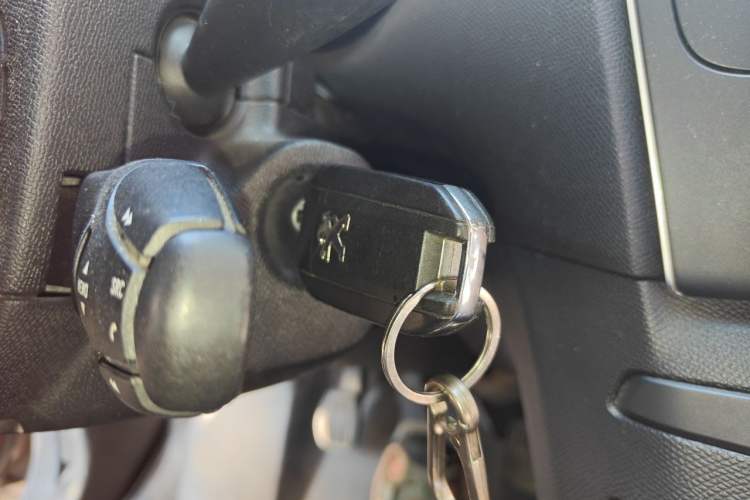 Used Peugeot 408 2014 1.8L Manual Leading Edition Vehicle Key