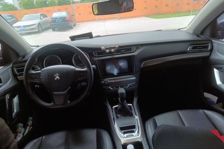 Used Peugeot 408 2014 1.8L Automatic Luxury Edition Center Console