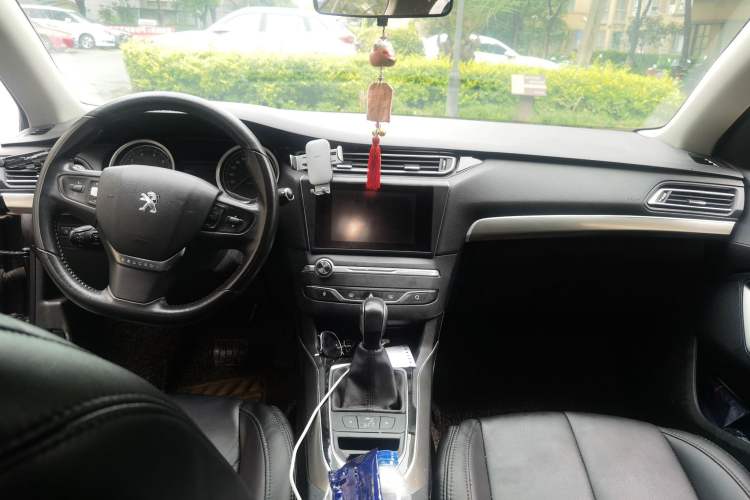 Used Peugeot 408 2014 1.8L Automatic Luxury Edition Center Console