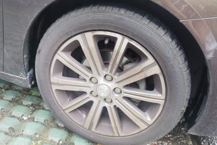Used Peugeot 408 2014 1.8L Automatic Luxury Edition Right Front Wheel Hub