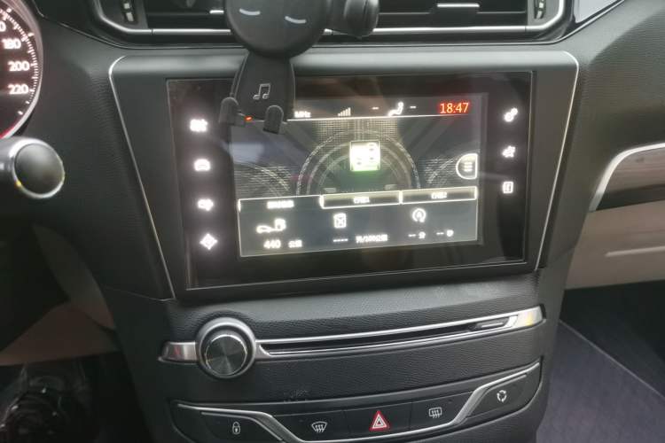 Used Peugeot 408 2014 1.6T Automatic Supreme Edition Audio And AC Panel