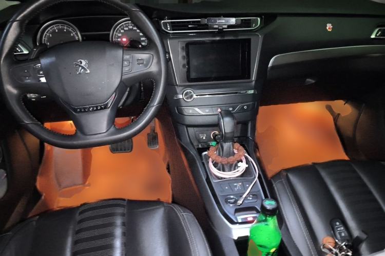 Used Peugeot 408 2014 1.6T Automatic Supreme Edition Center Console