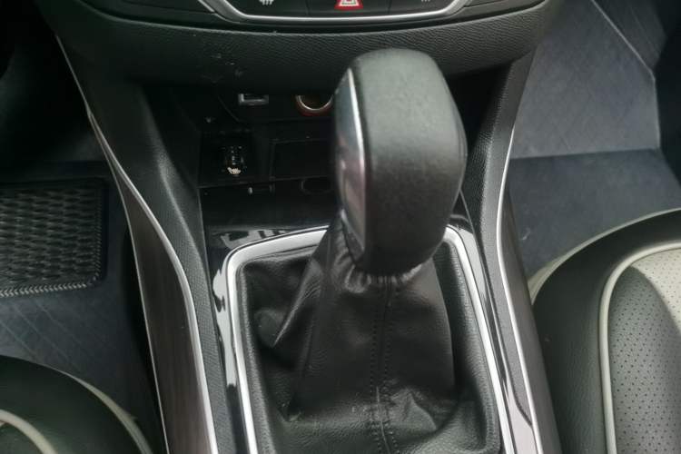 Used Peugeot 408 2014 1.6T Automatic Supreme Edition Gear Lever