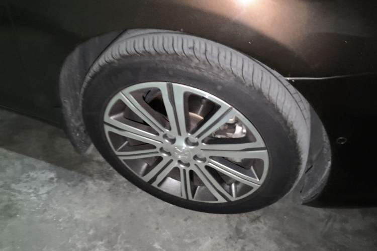 Used Peugeot 408 2014 1.6T Automatic Supreme Edition Right Front Wheel Hub