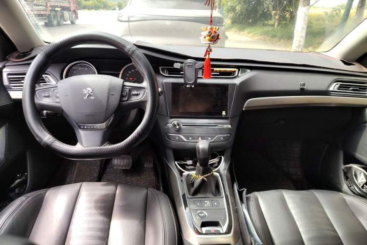 Used Peugeot 408 2014 1.6T Automatic Prestige Edition Center Console