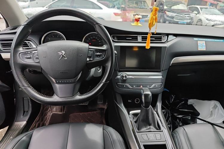 Used Peugeot 408 2014 1.8L Automatic Luxury Edition Center Console