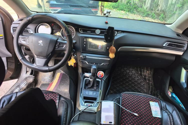 Used Peugeot 408 2014 1.8L Automatic Luxury Edition Center Console
