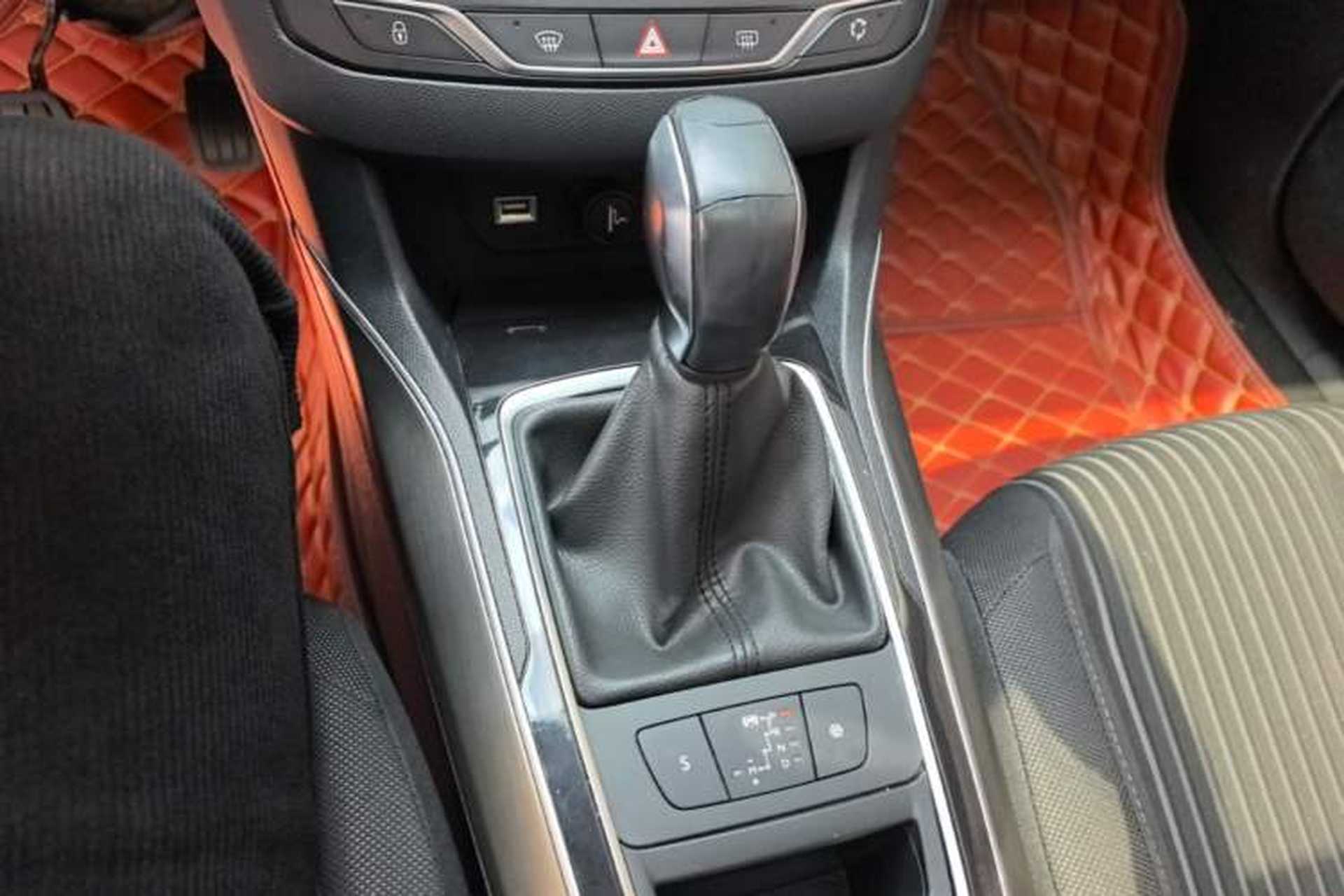 Used Peugeot 408 2014 1.8L Automatic Luxury Edition Gear Lever