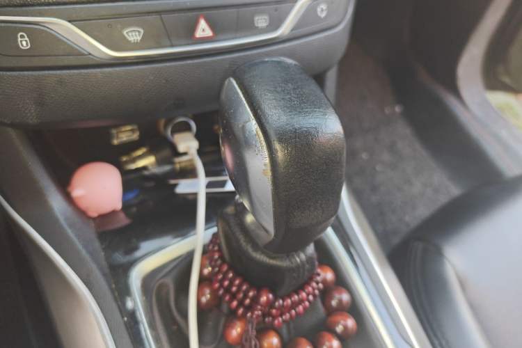 Used Peugeot 408 2014 1.8L Automatic Luxury Edition Gear Lever