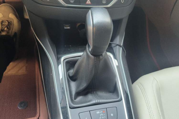Used Peugeot 408 2014 1.8L Automatic Luxury Edition Gear Lever