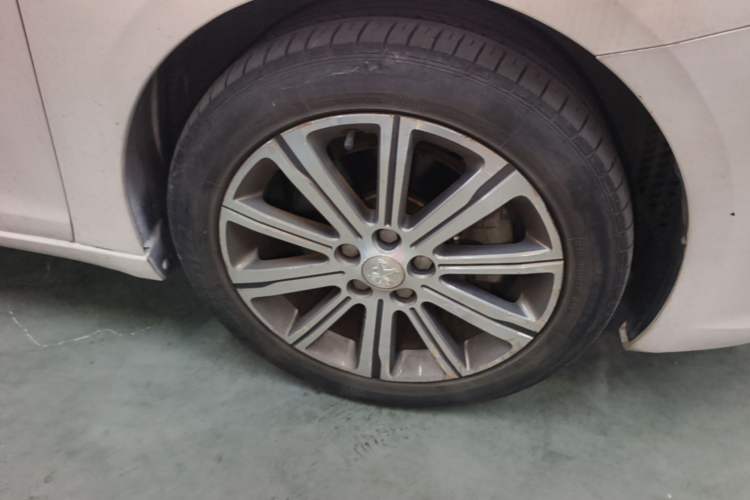 Used Peugeot 408 2014 1.6T Automatic Prestige Edition Right Front Wheel Hub