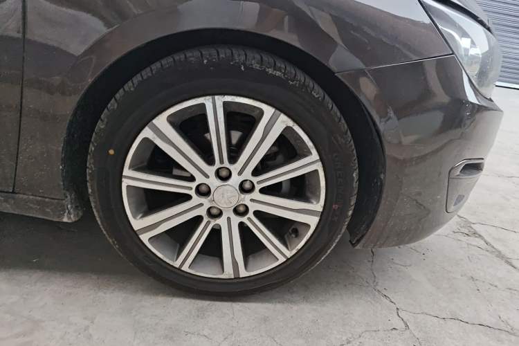 Used Peugeot 408 2014 1.8L Automatic Luxury Edition Right Front Wheel Hub