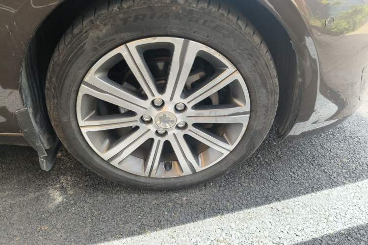 Used Peugeot 408 2014 1.8L Automatic Luxury Edition Right Front Wheel Hub