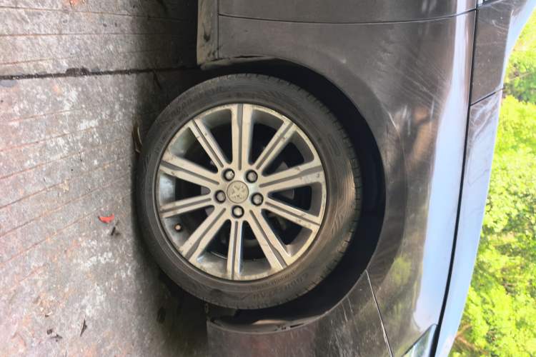 Used Peugeot 408 2014 1.8L Automatic Luxury Edition Right Front Wheel Hub