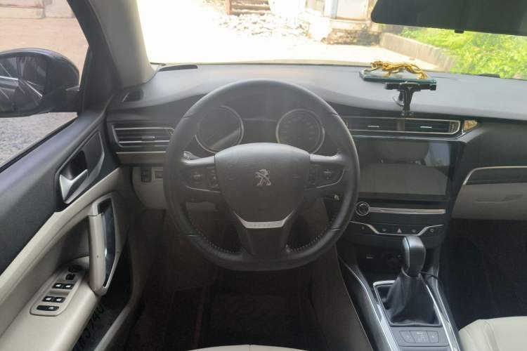 Used Peugeot 408 2014 1.8L Automatic Luxury Edition Steering Wheel