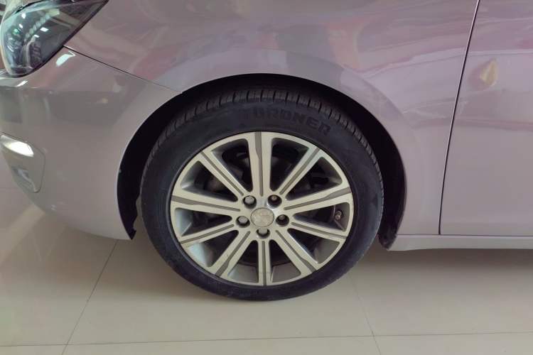 Used Peugeot 408 2014 1.8L Automatic Luxury Edition Left Front Wheel Hub