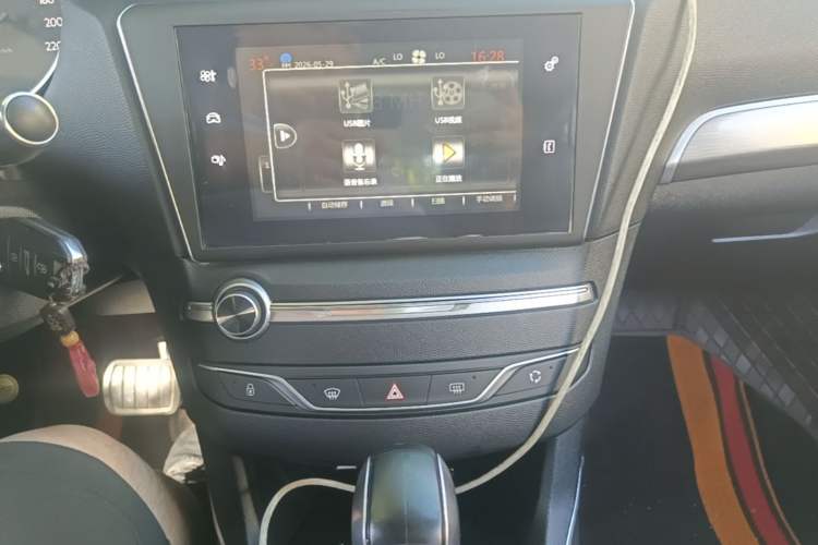 Used Peugeot 408 2014 1.8L Automatic Luxury Edition Audio And AC Panel