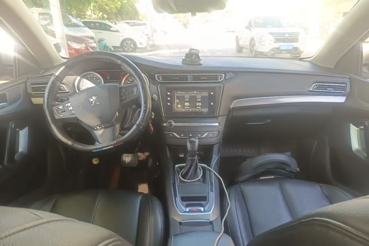 Used Peugeot 408 2014 1.8L Automatic Luxury Edition Center Console