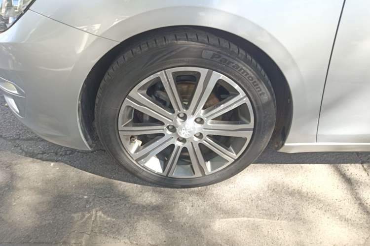 Used Peugeot 408 2014 1.8L Automatic Luxury Edition Left Front Wheel Hub
