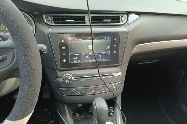 Used Peugeot 408 2014 1.6T Automatic Supreme Edition Audio And AC Panel