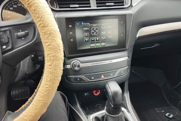Used Peugeot 408 2014 1.8L Automatic Luxury Edition Audio And AC Panel