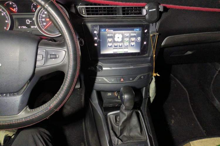 Used Peugeot 408 2014 1.8L Automatic Luxury Edition Audio And AC Panel