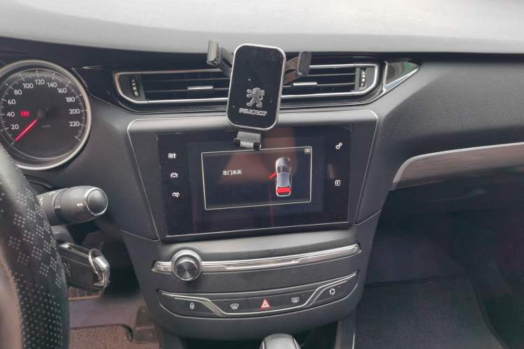 Used Peugeot 408 2014 1.8L Automatic Luxury Edition Audio And AC Panel