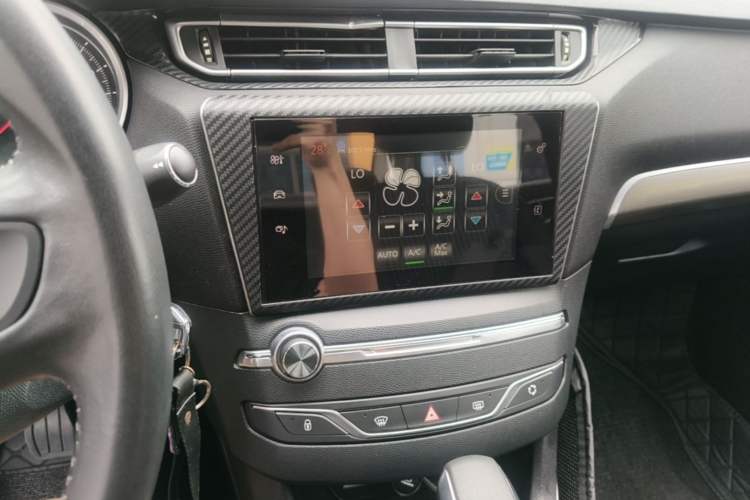 Used Peugeot 408 2014 1.8L Automatic Luxury Edition Audio And AC Panel