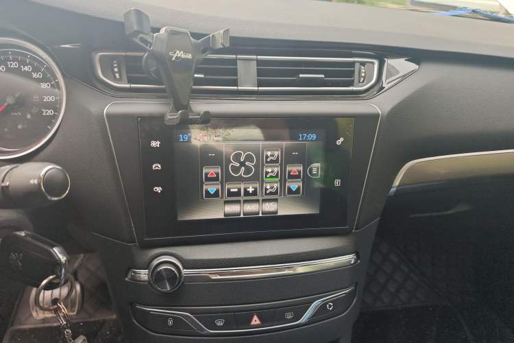 Used Peugeot 408 2014 1.8L Automatic Luxury Edition Audio And AC Panel