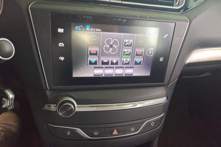 Used Peugeot 408 2014 1.8L Automatic Luxury Edition Audio And AC Panel