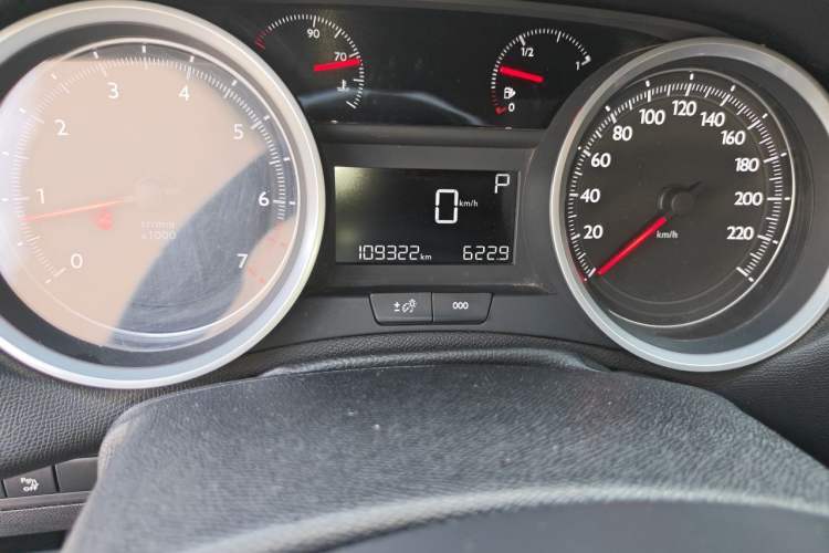 Used Peugeot 408 2014 1.8L Automatic Luxury Edition Audio And AC Panel