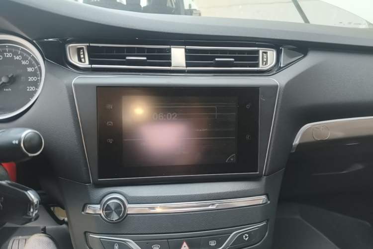 Used Peugeot 408 2014 1.8L Automatic Luxury Edition Audio And AC Panel