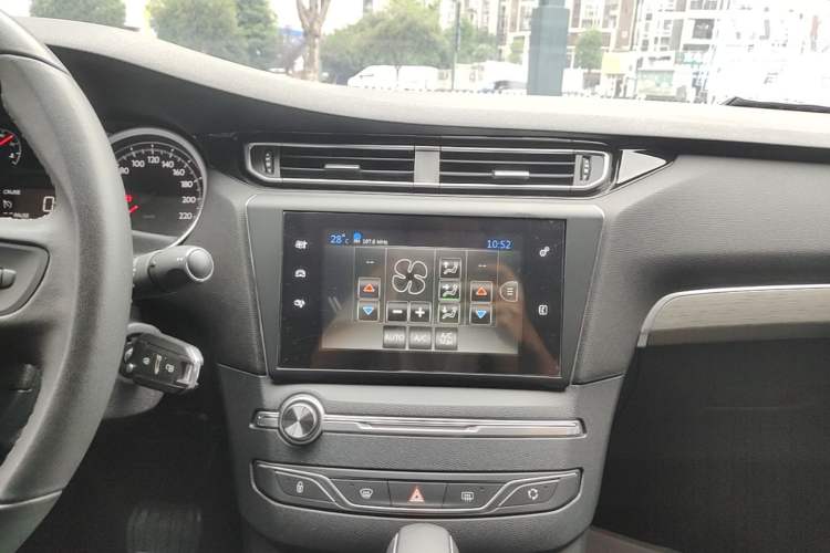 Used Peugeot 408 2014 1.8L Automatic Luxury Edition Audio And AC Panel