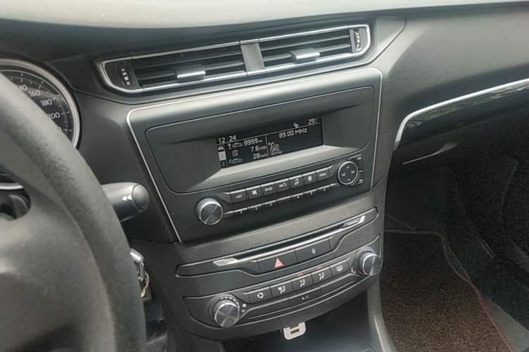 Used Peugeot 408 2014 1.8L Manual Leading Edition Audio And AC Panel