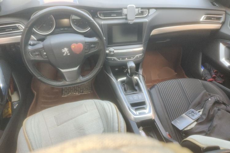 Used Peugeot 408 2014 1.8L Automatic Leading Edition Center Console