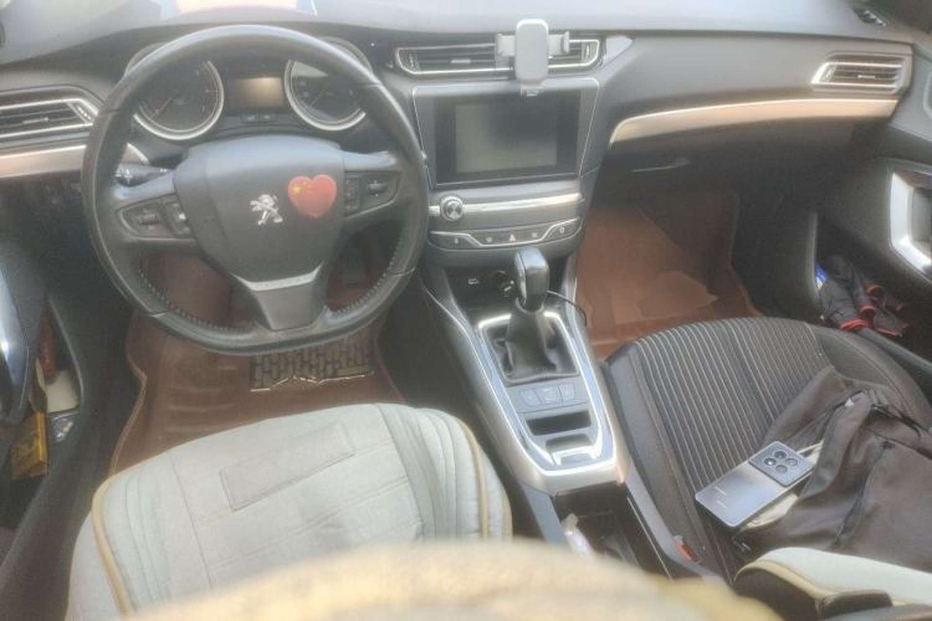 Used Peugeot 408 2014 1.8L Automatic Leading Edition Center Console