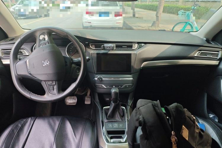 Used Peugeot 408 2014 1.8L Automatic Luxury Edition Center Console