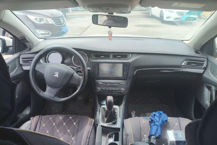 Used Peugeot 408 2014 1.8L Manual Leading Edition Center Console