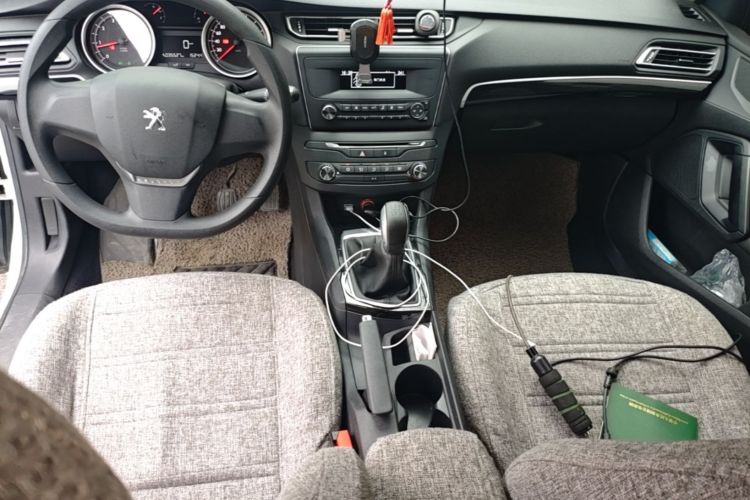 Used Peugeot 408 2014 1.8L Manual Leading Edition Center Console