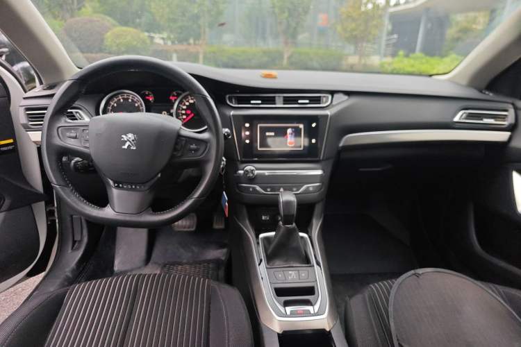 Used Peugeot 408 2014 1.8L Automatic Luxury Edition Center Console