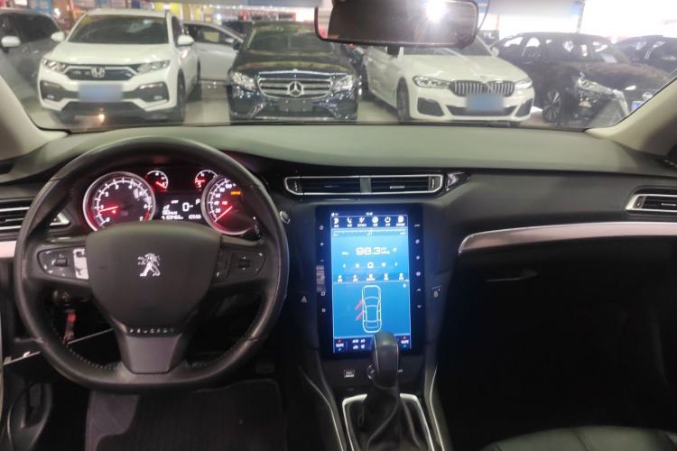 Used Peugeot 408 2014 1.8L Automatic Luxury Edition Center Console