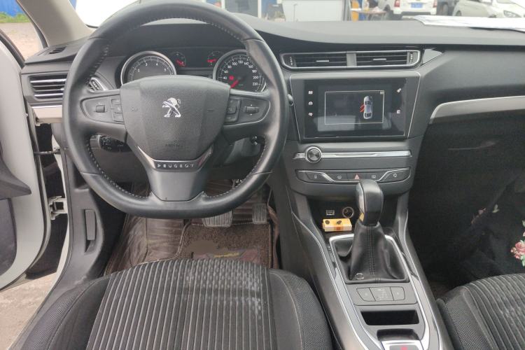 Used Peugeot 408 2014 1.8L Automatic Luxury Edition Center Console
