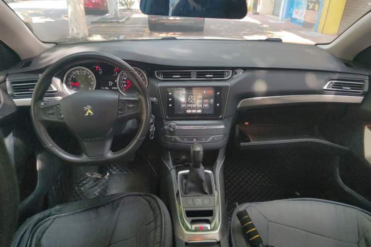 Used Peugeot 408 2014 1.8L Automatic Luxury Edition Center Console