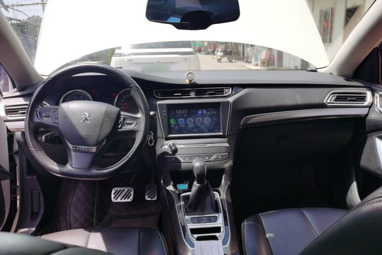 Used Peugeot 408 2014 1.8L Automatic Luxury Edition Center Console