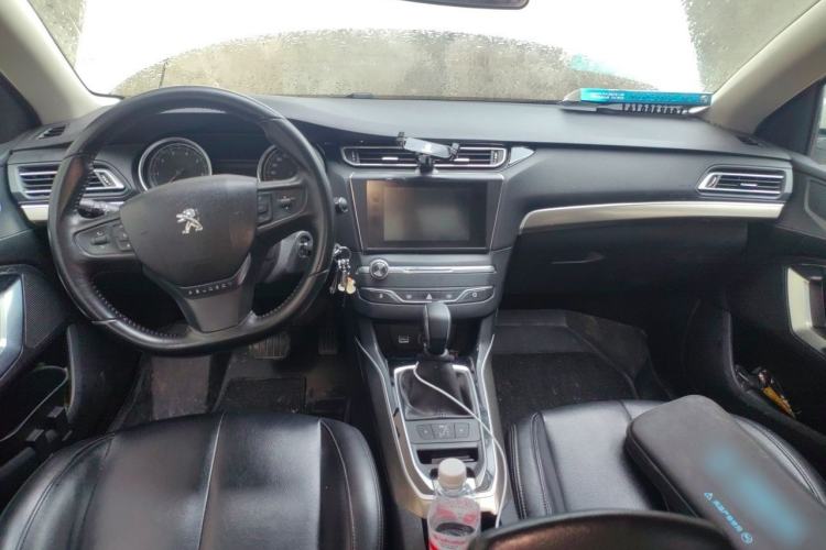 Used Peugeot 408 2014 1.8L Automatic Luxury Edition Center Console