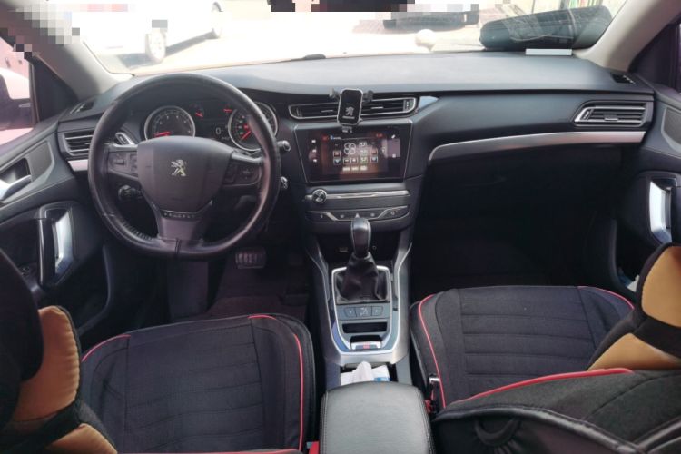 Used Peugeot 408 2014 1.8L Automatic Luxury Edition Center Console