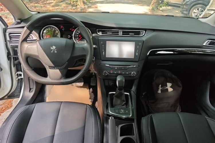 Used Peugeot 408 2014 1.8L Automatic Leading Edition Center Console