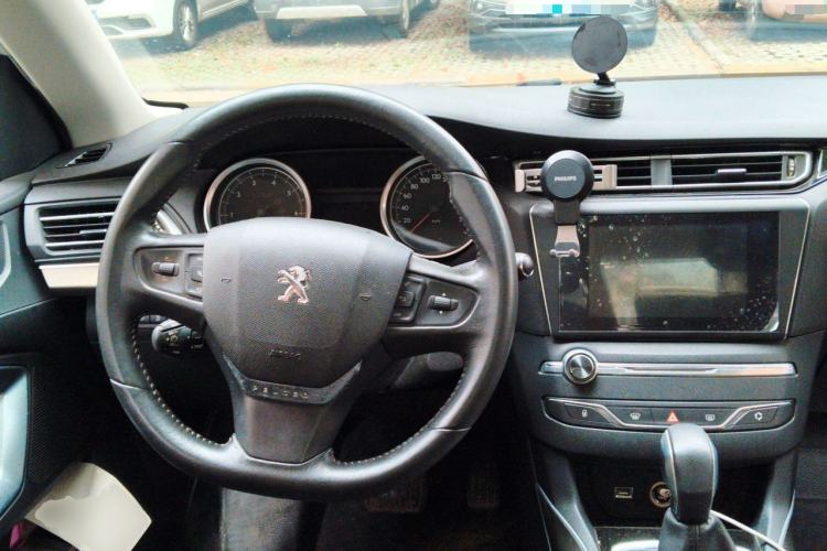 Used Peugeot 408 2014 1.8L Automatic Luxury Edition Center Console
