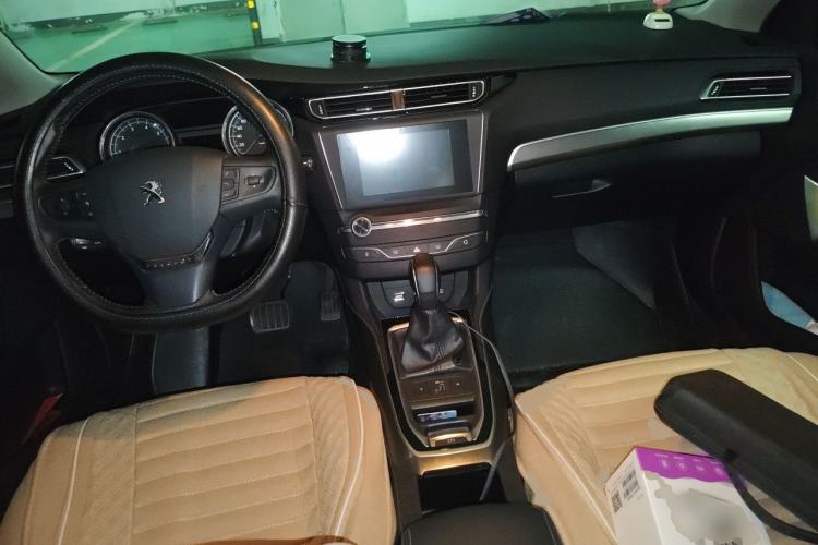 Used Peugeot 408 2014 1.8L Automatic Luxury Edition Center Console