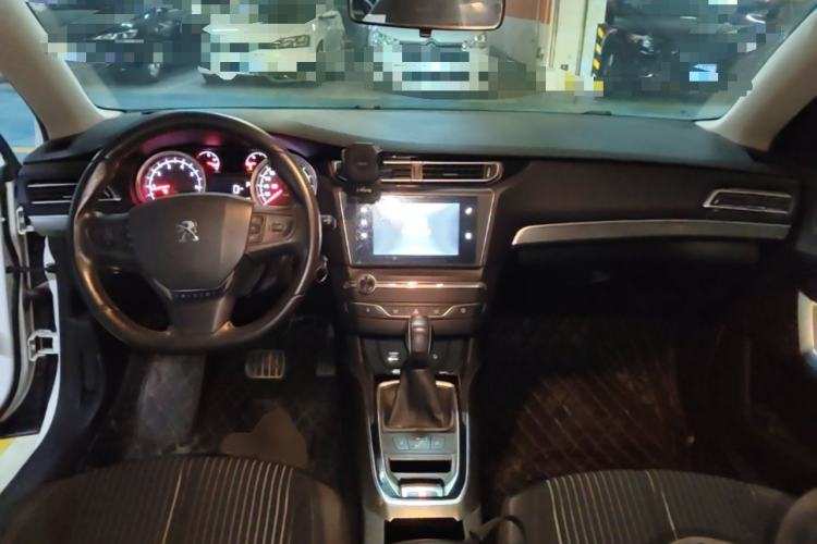 Used Peugeot 408 2014 1.8L Automatic Luxury Edition Center Console